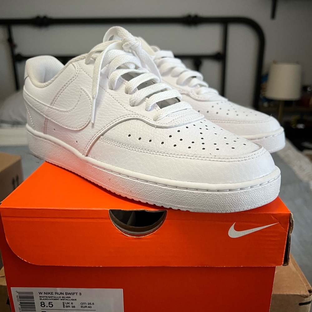 (SOLD) Women’s Nike Sneakers